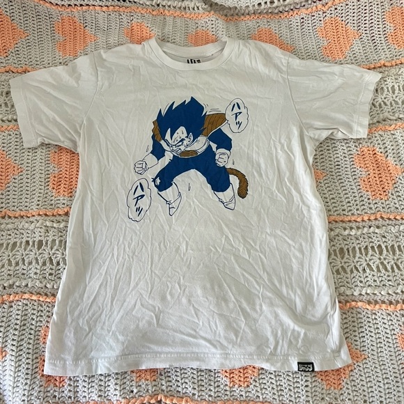 Uniqlo UT Dragon Ball Vegeta Shonen Jump 50th Anniversary Size M - Picture 1 of 8